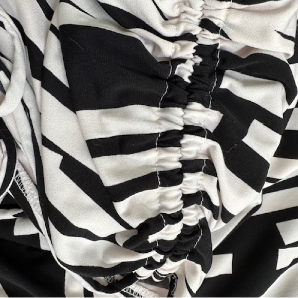 LYSESPENARD Dress Blouson Black White Geometric Gathered Shoulder Sz M - Picture 4 of 12
